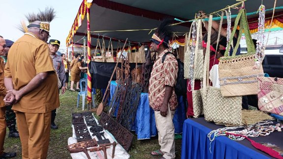 FESTIVAL SENI BUDAYA MIMIKA BUKA PELUANG EKONOMI BAGI SENIMAN KAMORO