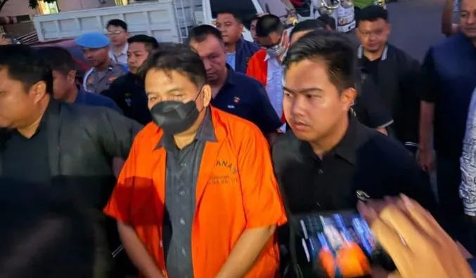 DUGAAN KORUPSI DANA PUBLIKASI, POLDA SULUT TAHAN MANTAN KADIS KOMINFO