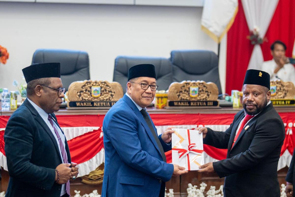 BAHAS TIGA RANPERDASI STRATEGIS, PEMPROV DAN DPR PAPUA TENGAH KOMIT HADIRKAN REGULASI AFIRMATIF BAGI ORANG ASLI PAPUA
