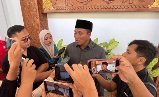 SKANDAL ASMARA DAN NARKOBA OKNUM DPRD TERKUAK KETUA GERINDRA BANYUWANGI SEBUT ADR PUNYA SUAMI SAH