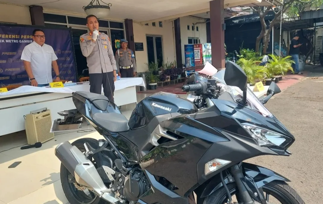SPEED JAMBRET PAKAI KAWASAKI NINJA DITANGKAP, 2 BULAN GASAK 3 HP PER HARI INCAR PEREMPUAN DAN IPHONE