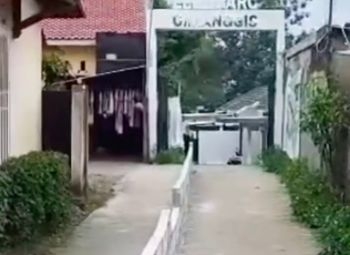TEMBOK JADI PEMBATAS GARA GARA ASAP SAMPAH DI JATIJAJAR, KONFLIK WARGA KLASTER DAN RT DI DEPOK BERAKHIR DAMAI