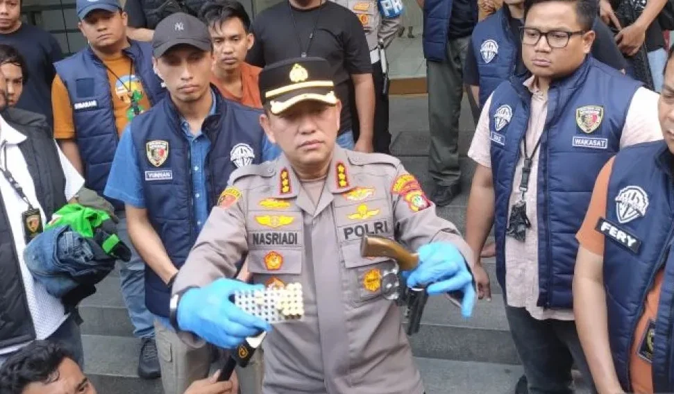 DUA PELAKU CURAS MOTOR BERSENJATA DARI LAMPUNG DITEMBAK POLISI USAI MENEMBAKI WARGA KALIDERES