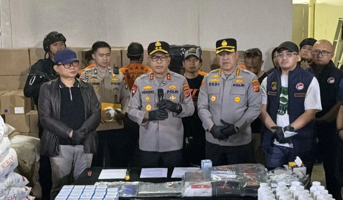 POLDA JABAR BONGKAR PABRIK OBAT ILEGAL 8 JUTA BUTIR PER HARI DI BANDUNG