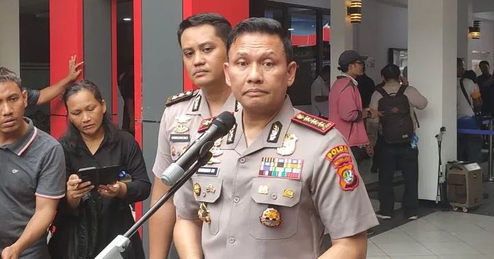 POLDA BANTAH TANGKAP 6 AKTIVIS GREENPEACE DI BUNDARAN HI: MEREKA LEMAS, KAMI BERI PENANGANAN MEDIS