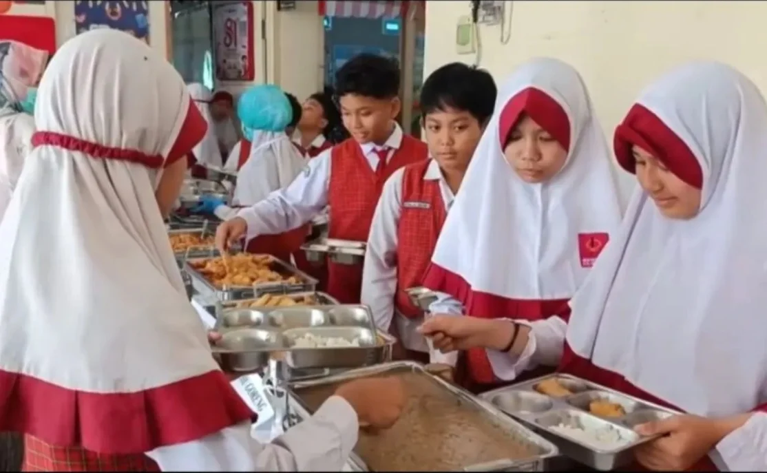 UJI COBA MBG PRASMANAN DI MATARAM BERHASIL, SISA MAKANAN HAMPIR NOL