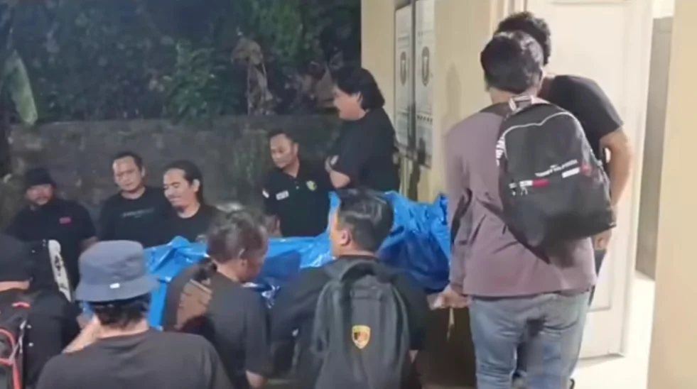 DPO SEJAK 2024 TEWAS DITEMBAK: RENDI LAWAN POLISI PAKAI CELURIT SAAT DIGEREBEK DI DAPUR WARGA