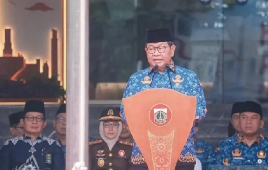 PRAMONO TEBUS 2.810 IJAZAH TERTAHAN: Rp4,67 MILIAR UNTUK ANAK MUDA JAKARTA TAK KEHILANGAN MASA DEPAN