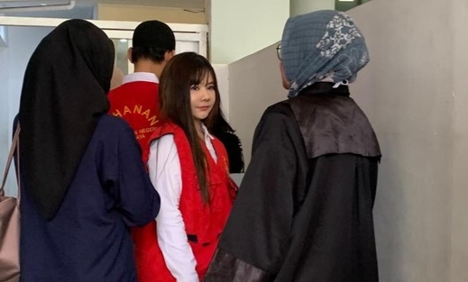 7 GELAS MIRAS DARI UNDANGAN TEMAN, NYAWA SOPIR PIKAP MELAYANG: JAKSA BONGKAR KRONOLOGI TABRAK MAUT ERICA DI SURABAYA