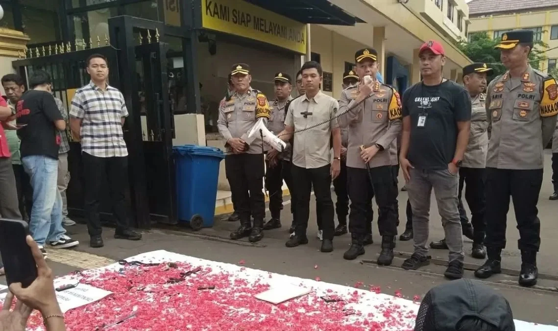 KAPOLRESTA BOGOR KOTA MINTA MAAF, ANGGOTA INTIMIDASI JURNALIS DI TUGU KUJANG DISANKSI