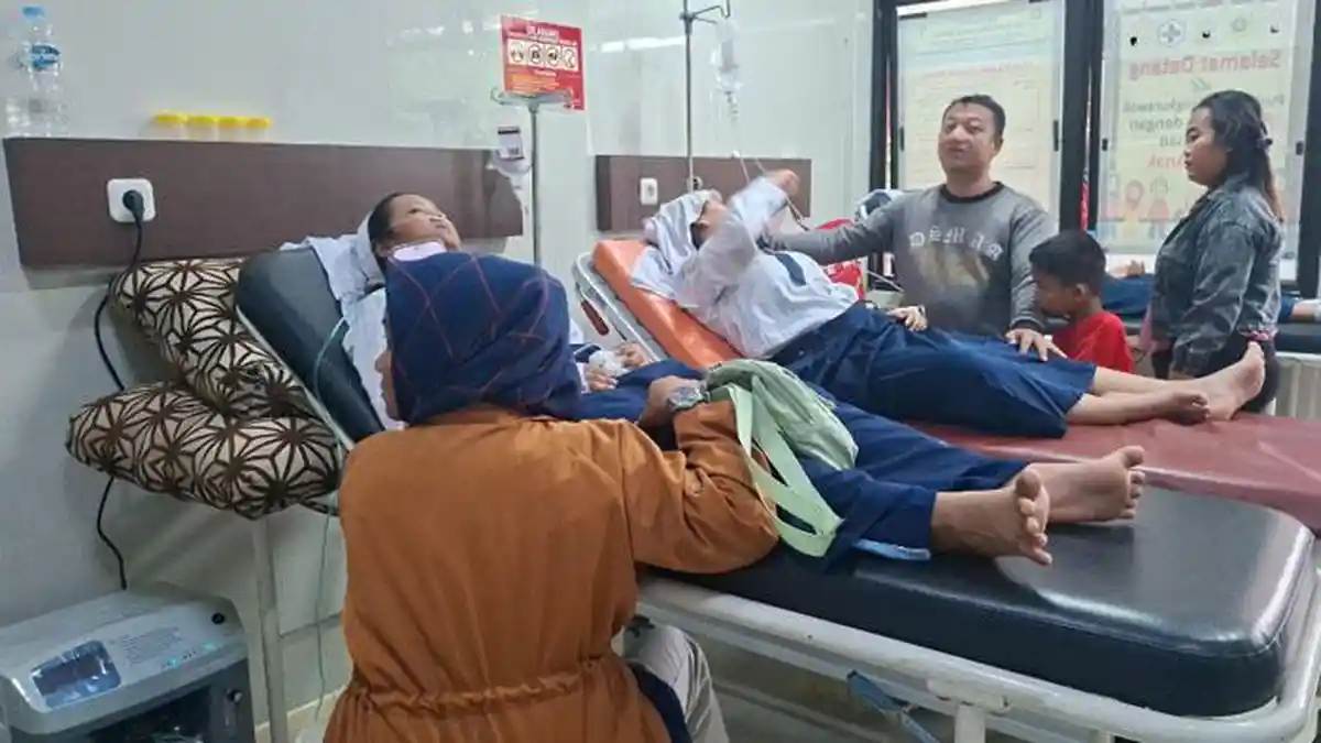 RATUSAN PELAJAR DRAMAGA DIDUGA KERACUNAN MBG