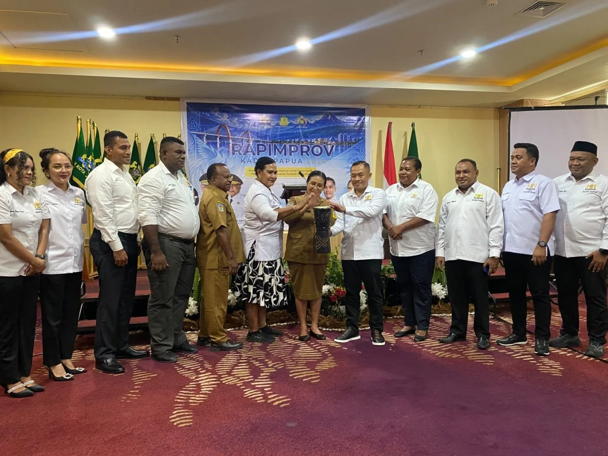 PENGUATAN EKONOMI KERAKYATAN, PEMPROV PAPUA MENDORONG SINERGI STRATEGIS BERSAMA KADIN KEMBANNGKAN POTENSI KOMODITAS LOKAL DAN UMKM