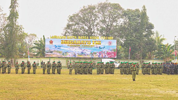PERINGATI HUT KE-81 TNI DI NABIRE, DANREM 173/PVB TEGASKAN KOMITMEN MENJAGA AMANAH RAKYAT DAN STABILITAS PERTAHANAN PAPUA TENGAH