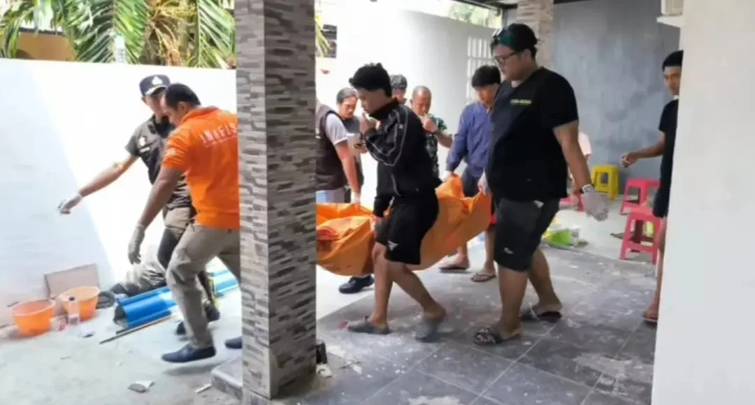 BURUH HARIAN LEPAS DITEMUKAN TEWAS DI ATAS PLAFON RUMAH DI MAKASSAR