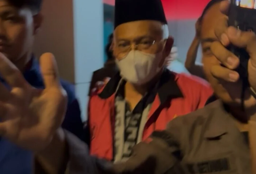 KORUPSI ANGGARAN MAKAN MINUM RP4,2 MILIAR, MANTAN SEKDA SULTRA ASRUN LIO JADI TERSANGKA
