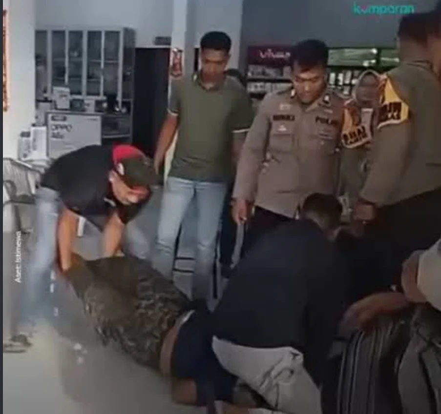 OKNUM POLISI DIDUGA BUNUH IBU KANDUNG DI SIAK, KORBAN DITEMUKAN TELUNGKUP BERSIMBAH DARAH