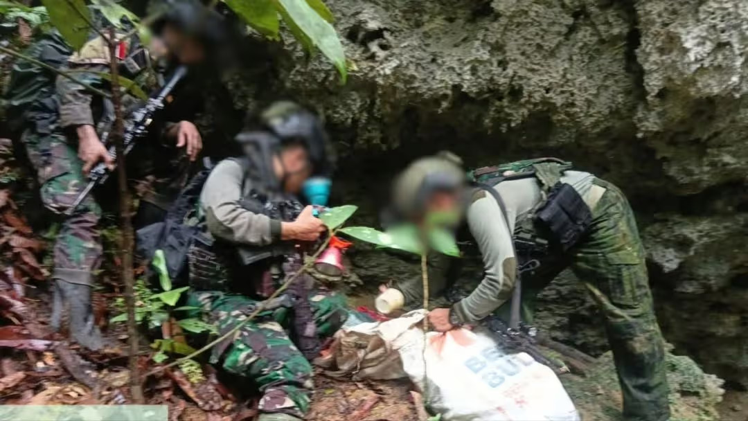 TUNTASKAN OPERASI BADAI KASUARI 3.12, KOOPS TNI HABEMA REBUT KEMBALI DUA SENJATA ORGANIK YANG DIRAMPAS KELOMPOK MANFRED FATEM DI MAYBRAT