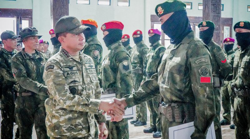 WUJUD APRESIASI NEGARA ATAS PENGABDIAN MELEBIHI PANGGILAN TUGAS, PANGLIMA TNI ANUGERAHKAN KPLB KEPADA 136 PRAJURIT GABUNGAN DI PAPUA