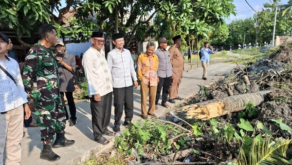 KEBUT NORMALISASI SUNGAI TONJONG, ANTISIPASI BANJIR KRAMATWATU SEBELUM MUSIM HUJAN