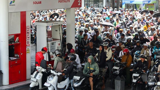ANTREAN BBM DI BALI MELANDAI, PERTAMINA KLAIM GANJIL GENAP PERTALITE EFEKTIF