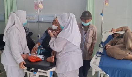 DUGAAN KERACUNAN GAS DI CIAMPEL: 44 WARGA DILARIKAN KE RS, HUJAN DIDUGA PICU REAKSI BAHAN KIMIA